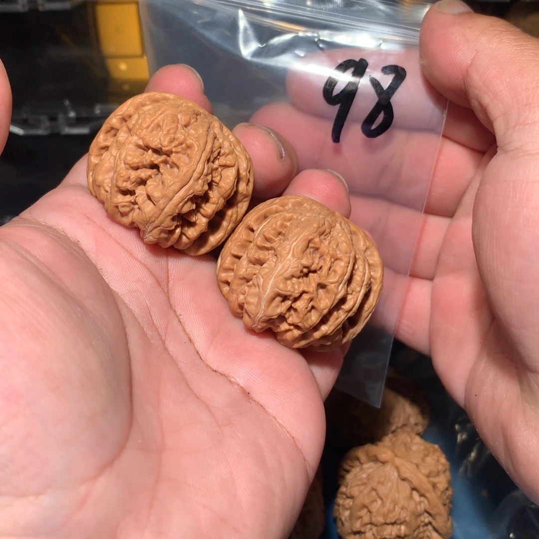 文玩核桃吊坠大粗筋