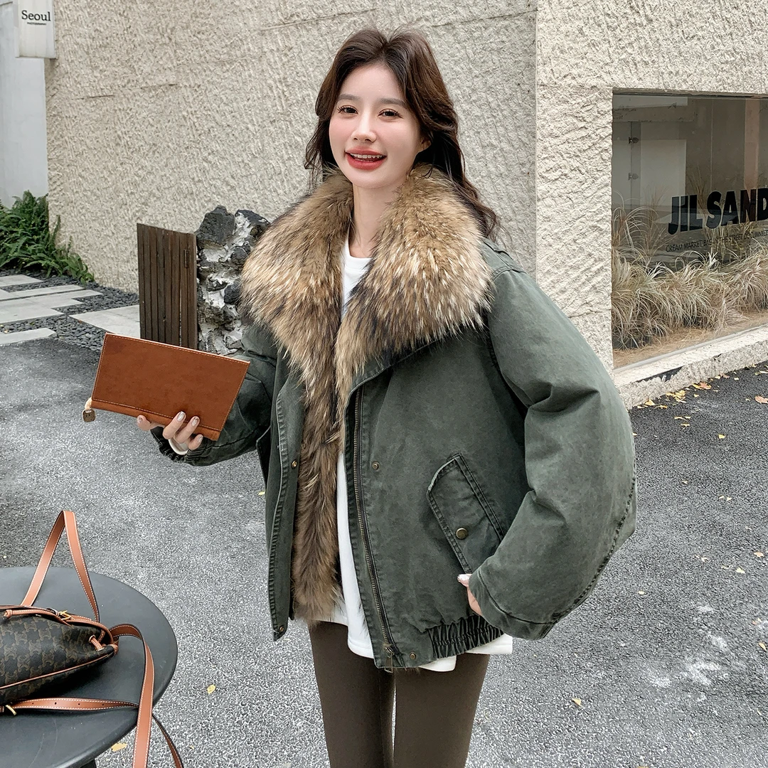 军绿色复古轻奢大毛领牛仔羽绒服女冬2025新款巨时髦加厚短款外套