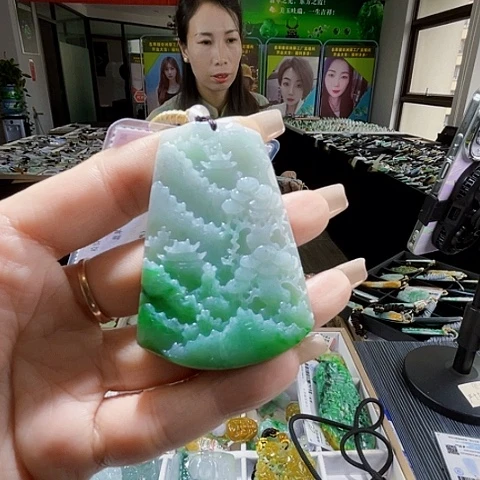 颈饰未镶嵌翡翠一个