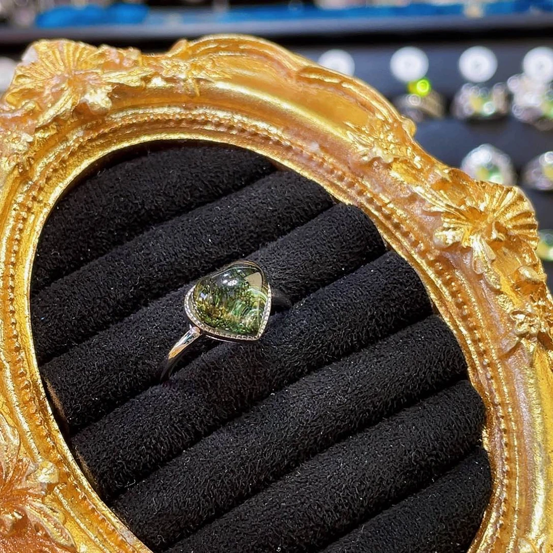 925银合成立方氧化锆绿幽灵爱心戒指