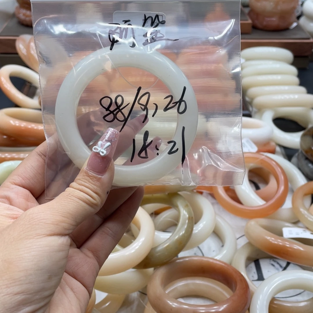 阿***笙石英质玉未镶嵌手镯