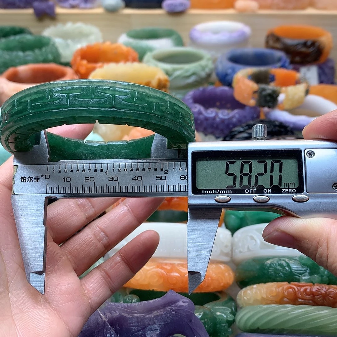 未镶嵌手镯石英质玉