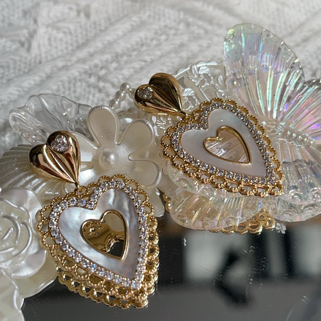 铜合金贝壳耳饰 百搭ins时尚饰品女小众法式耳钉设计感金色