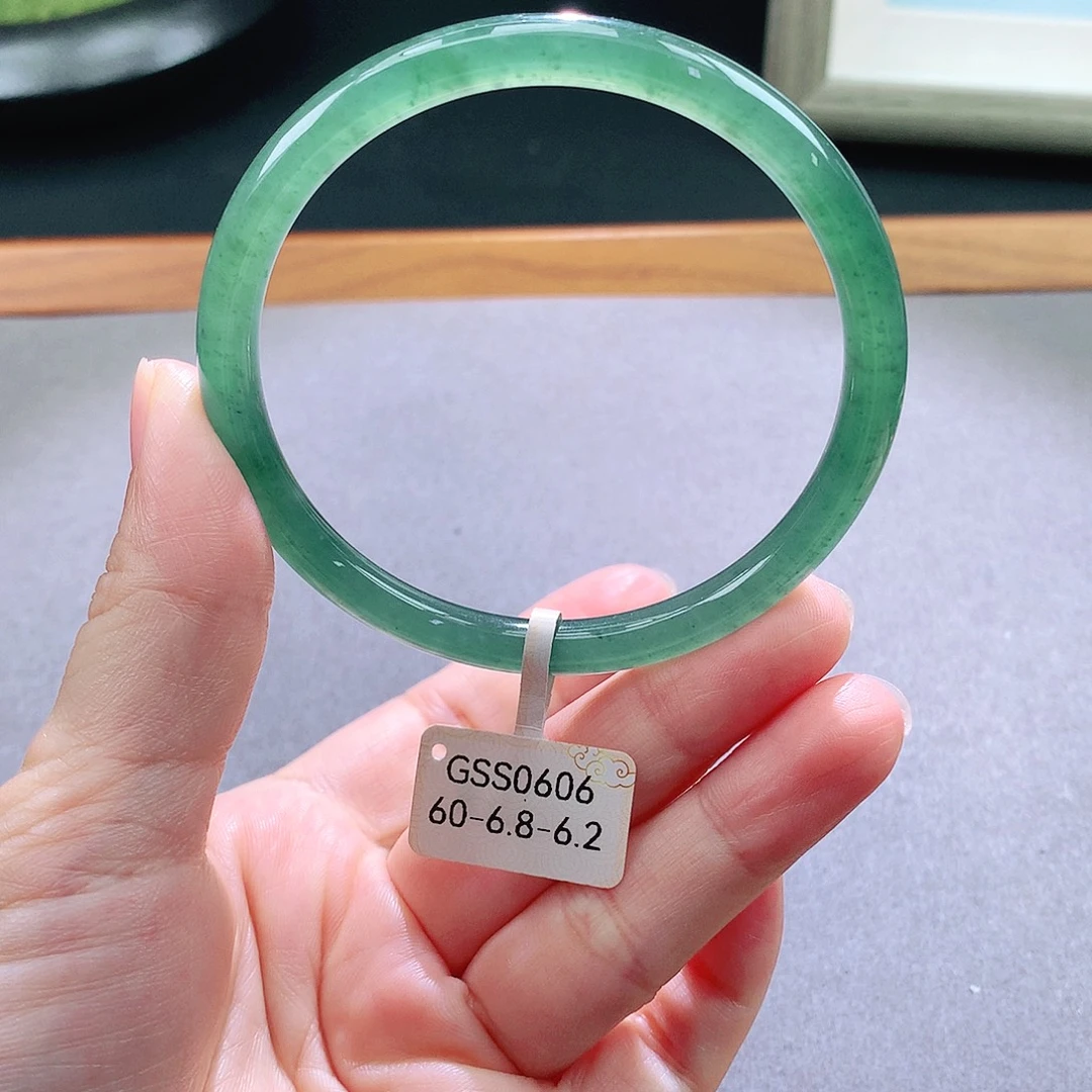 翡翠未镶嵌手镯天然翡翠手镯a货
