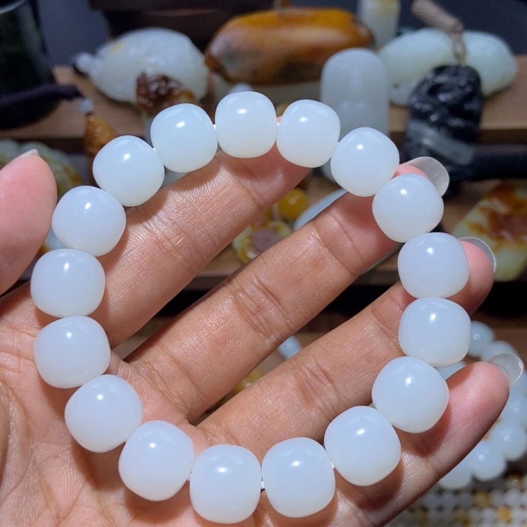 满***柳颈饰未镶嵌和田玉