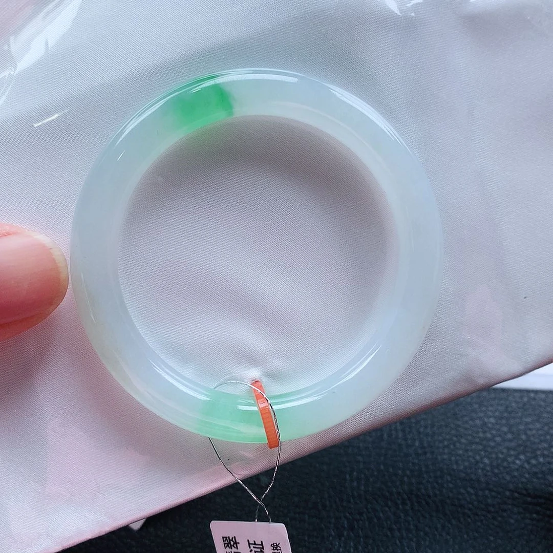 翡翠手镯未镶嵌天然翡翠手镯