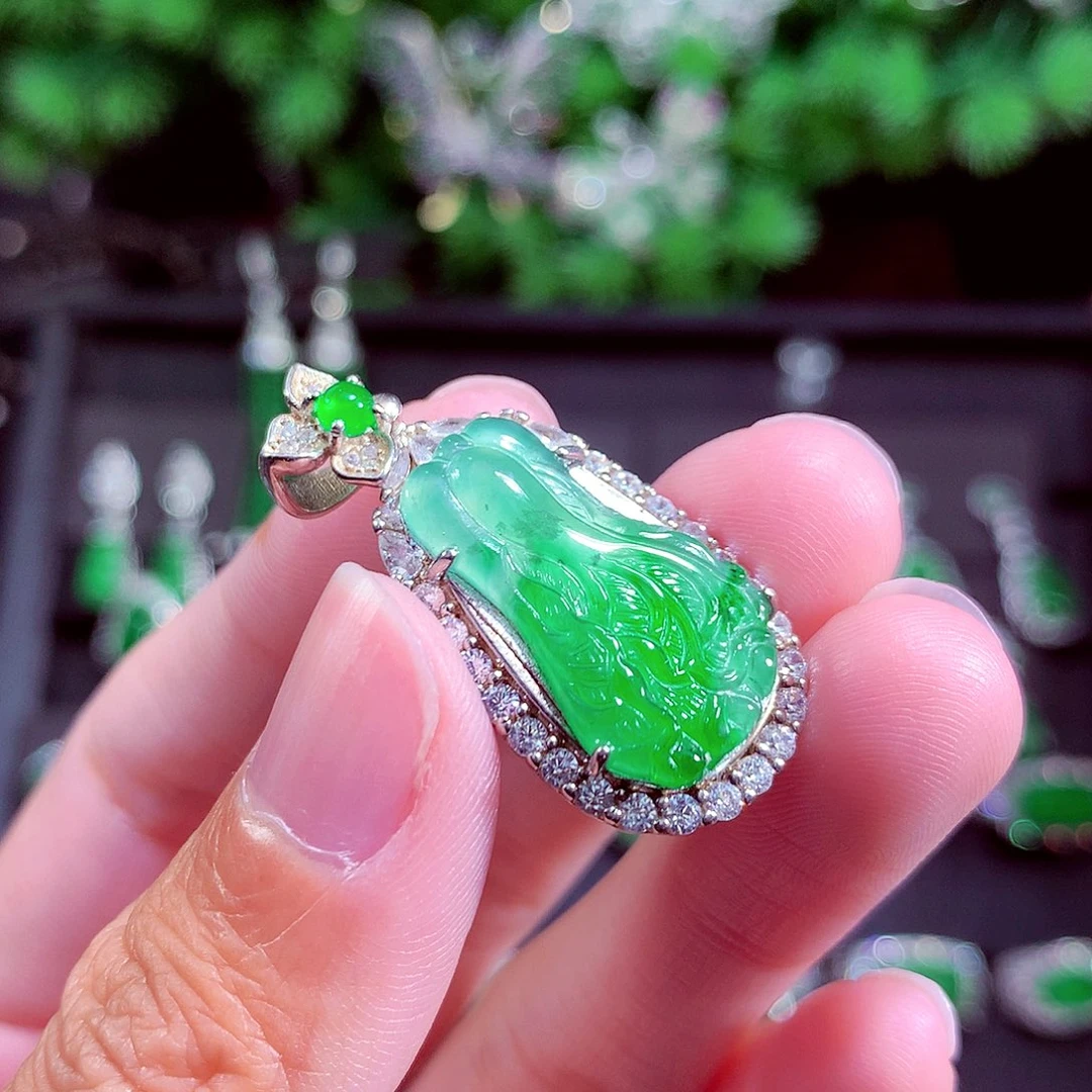 颈饰未镶嵌翡翠天然