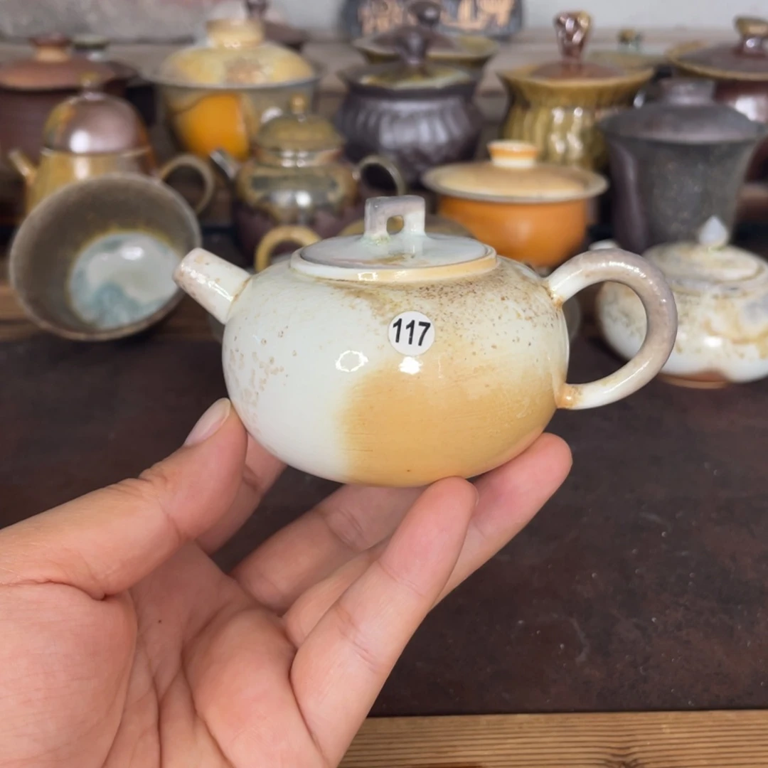 117小壶。   中白壶。    柴烧