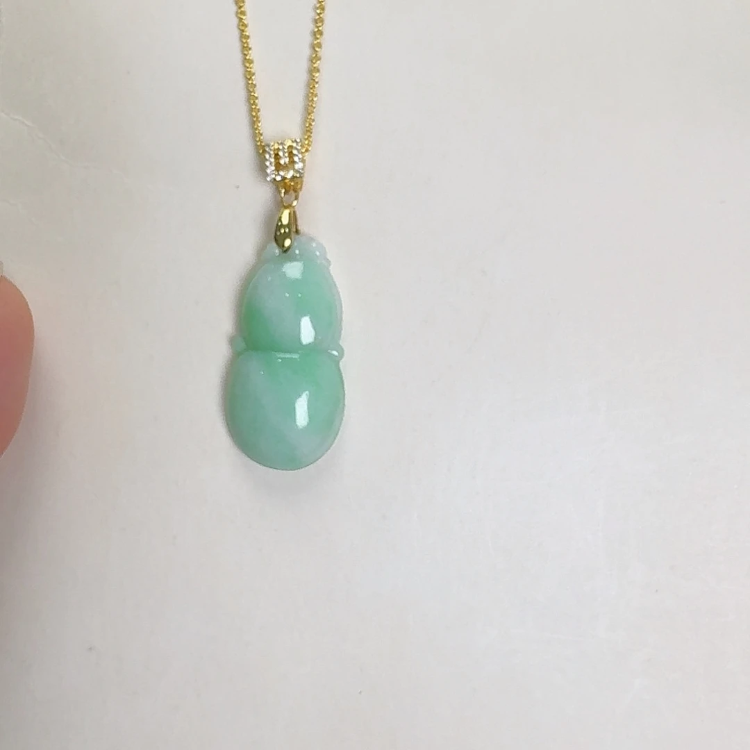 翡翠未镶嵌颈饰葫芦