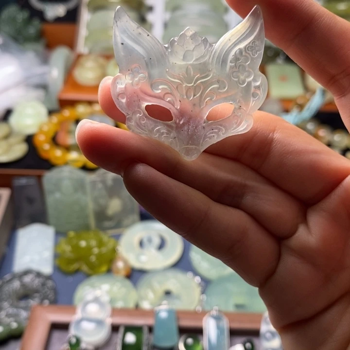 未镶嵌蛇纹石玉颈饰