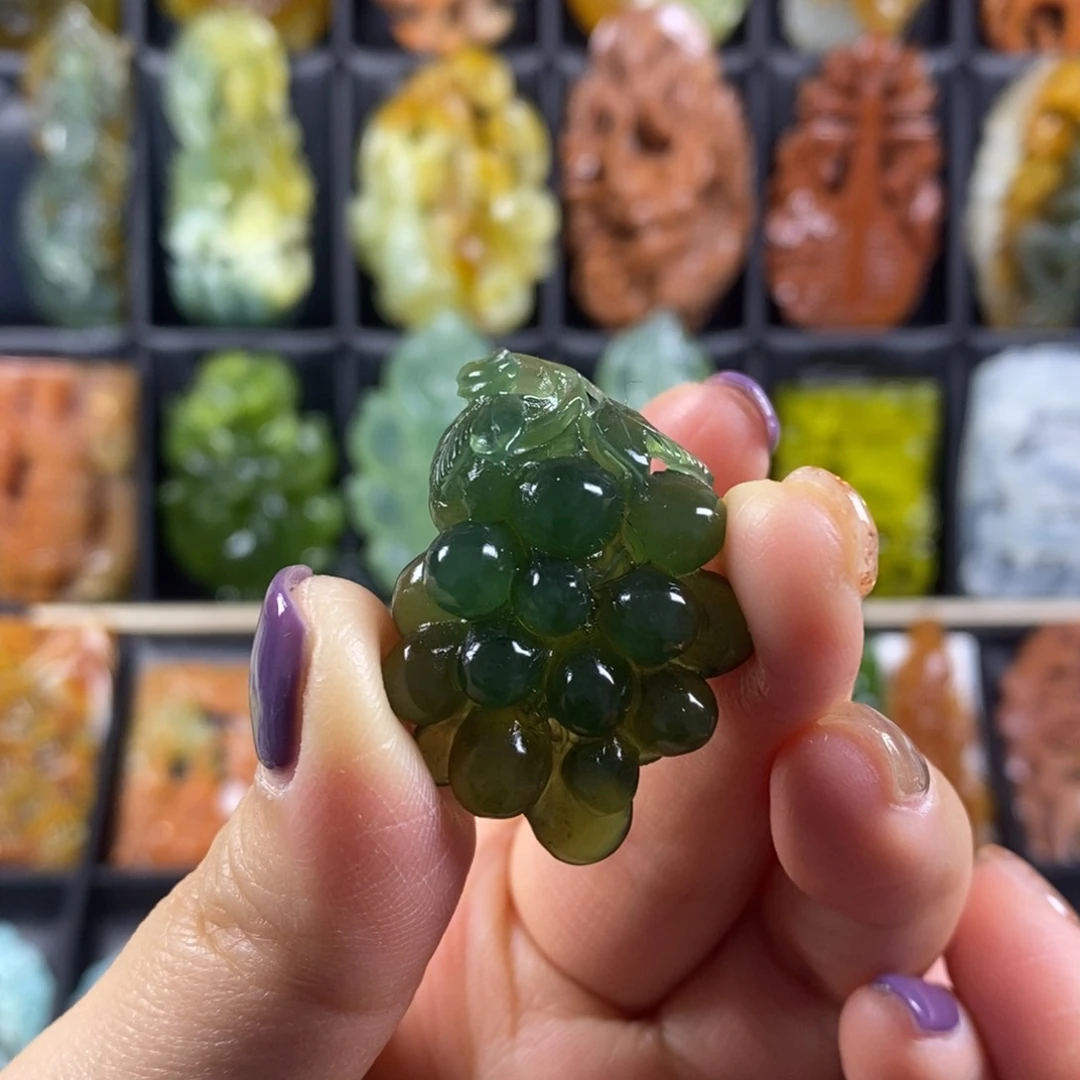 蛇纹石玉颈饰合金