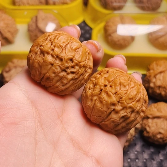 B****n文玩核桃甲骨文一对