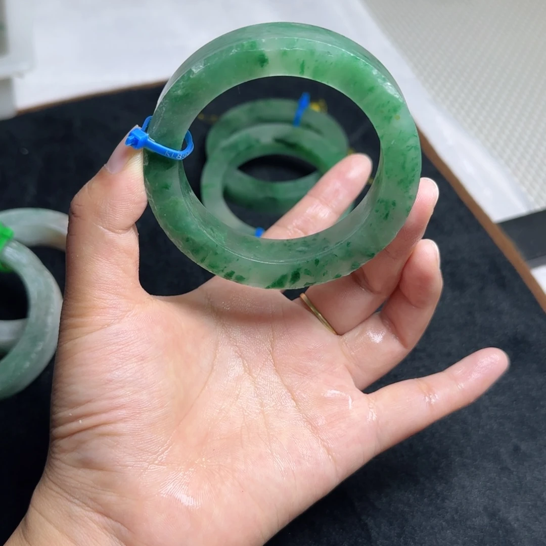 羊****定制石英质玉（非洲翠）定制不退换