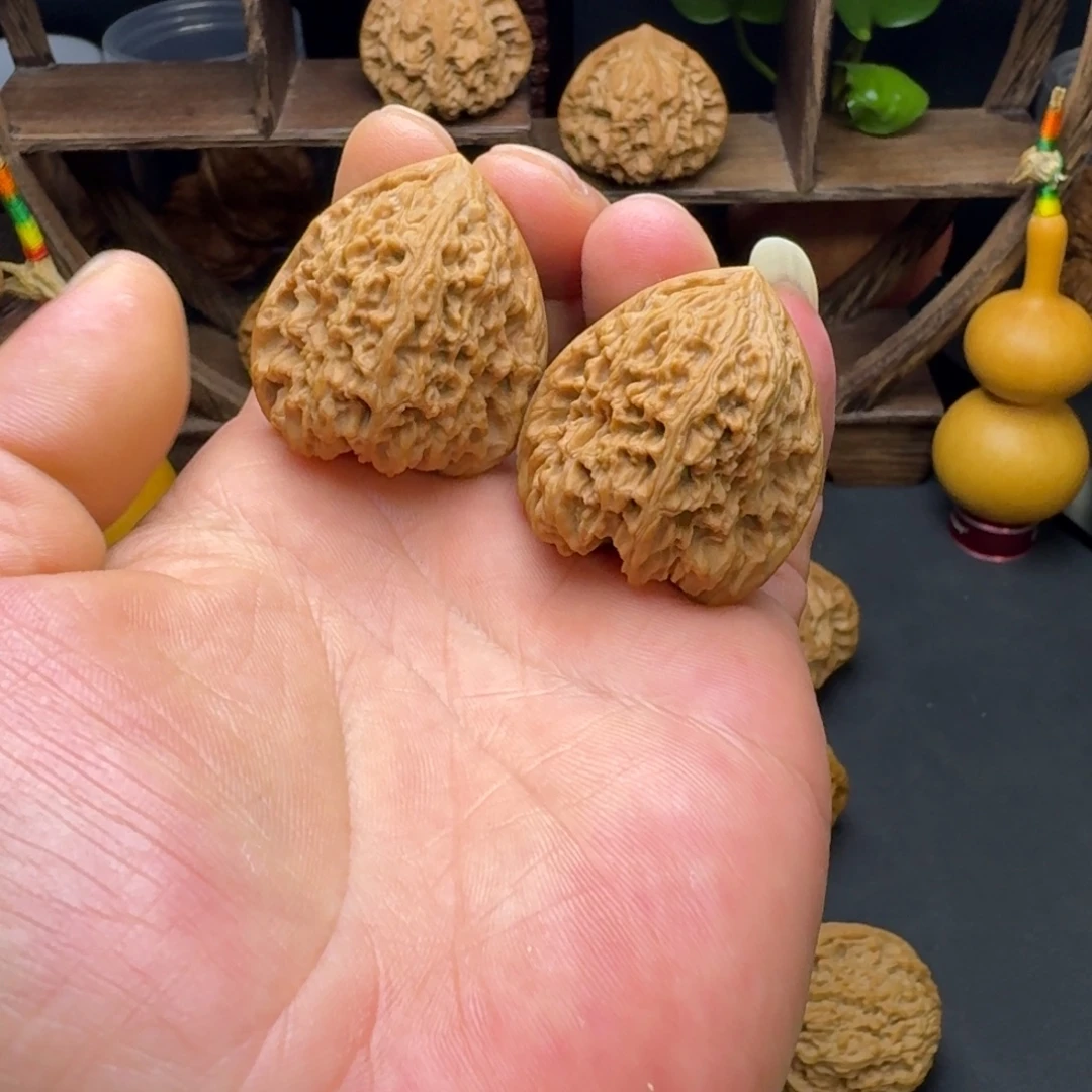 文玩核桃南疆石三角桩型尺寸36