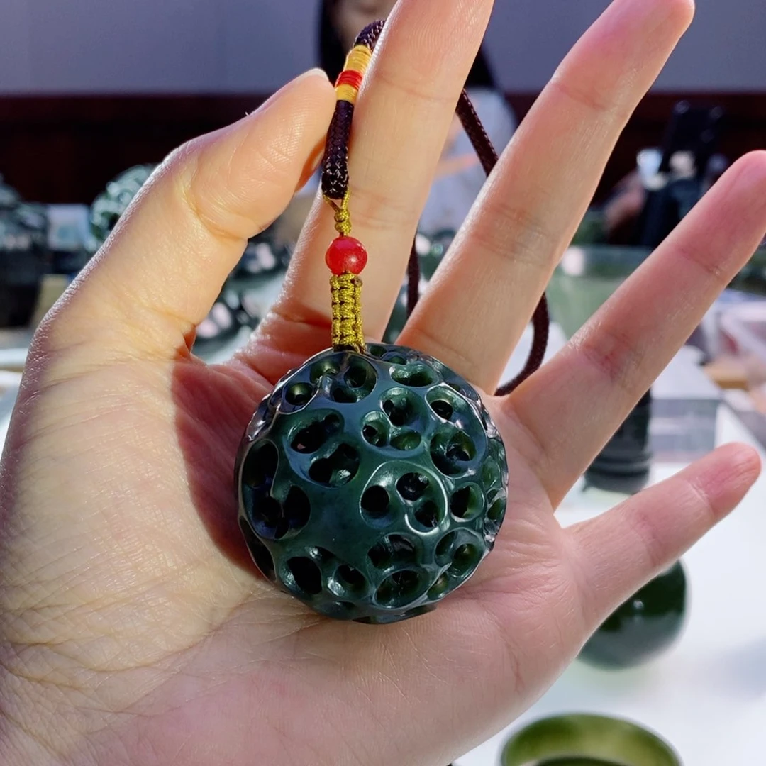 未镶嵌和田玉（青玉）摆件