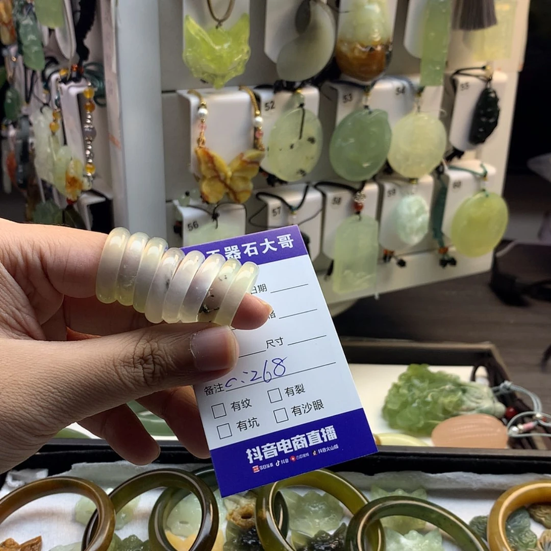 【闪购商品】蛇纹石玉颈饰未镶嵌A****x