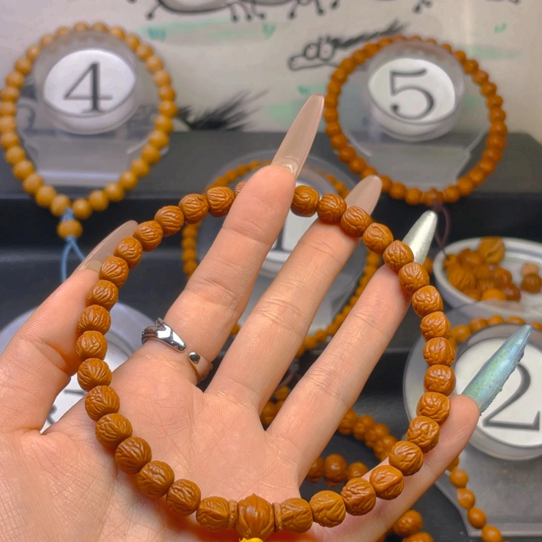 大***宽桃核吊坠0.888888888888