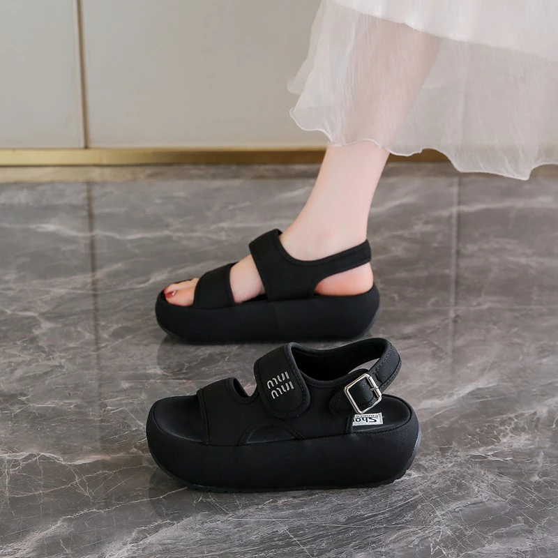 踩屎感软底休闲凉鞋女2025夏季厚底增高不累脚34码小个子沙滩凉鞋