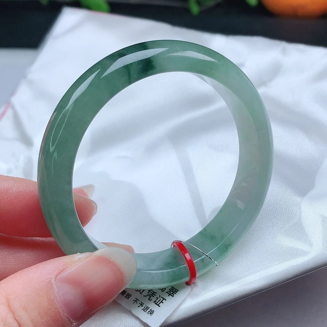 翡翠手镯未镶嵌52圈