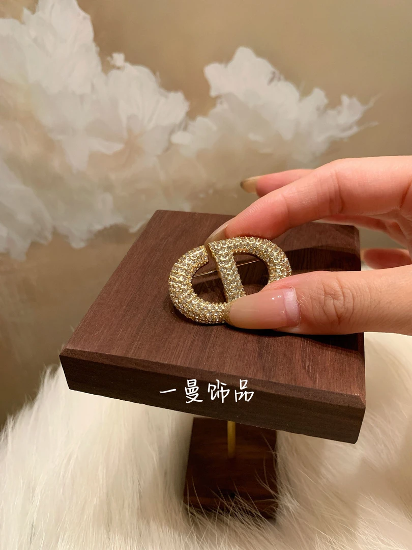 铜合金合成锆石胸针 温柔亮丽重工微镶百搭胸针MZ4147