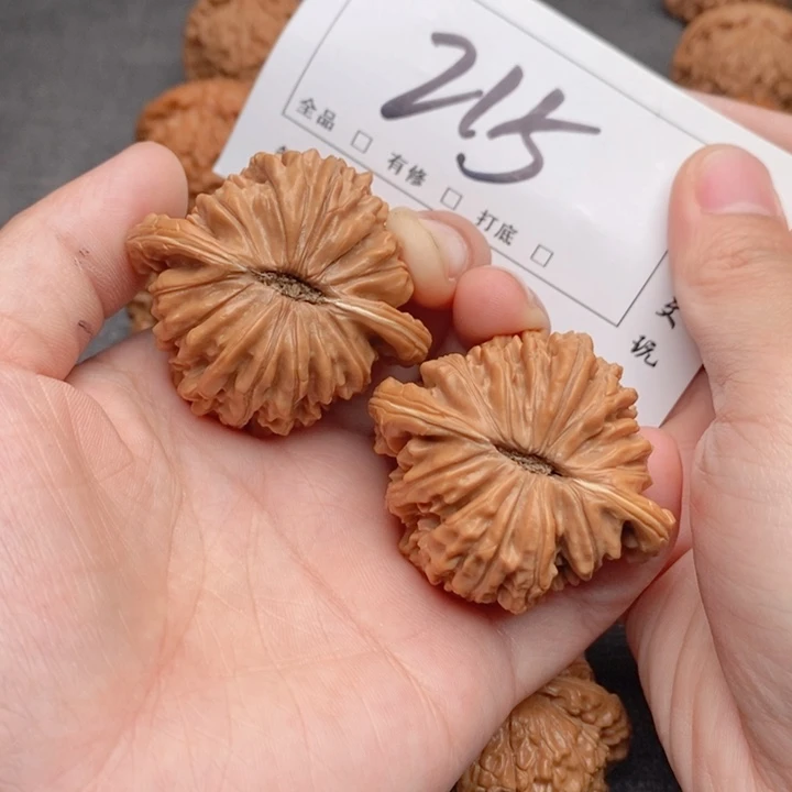 文玩核桃吊坠46楼子215