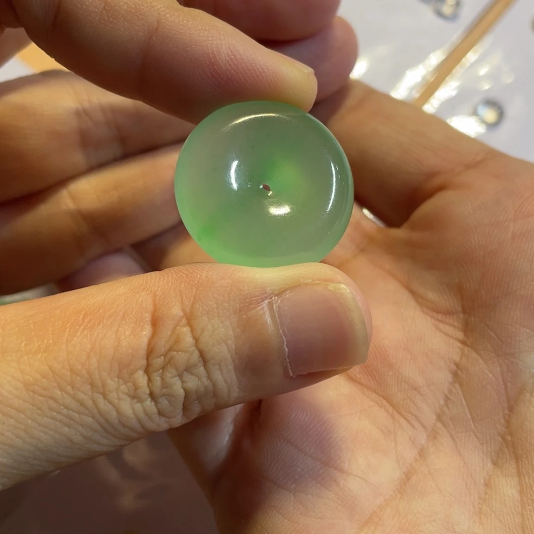 翡翠未镶嵌颈饰平安扣