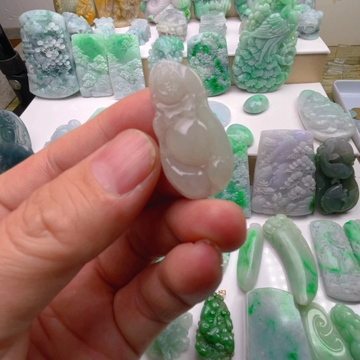 翡翠未镶嵌颈饰翡翠