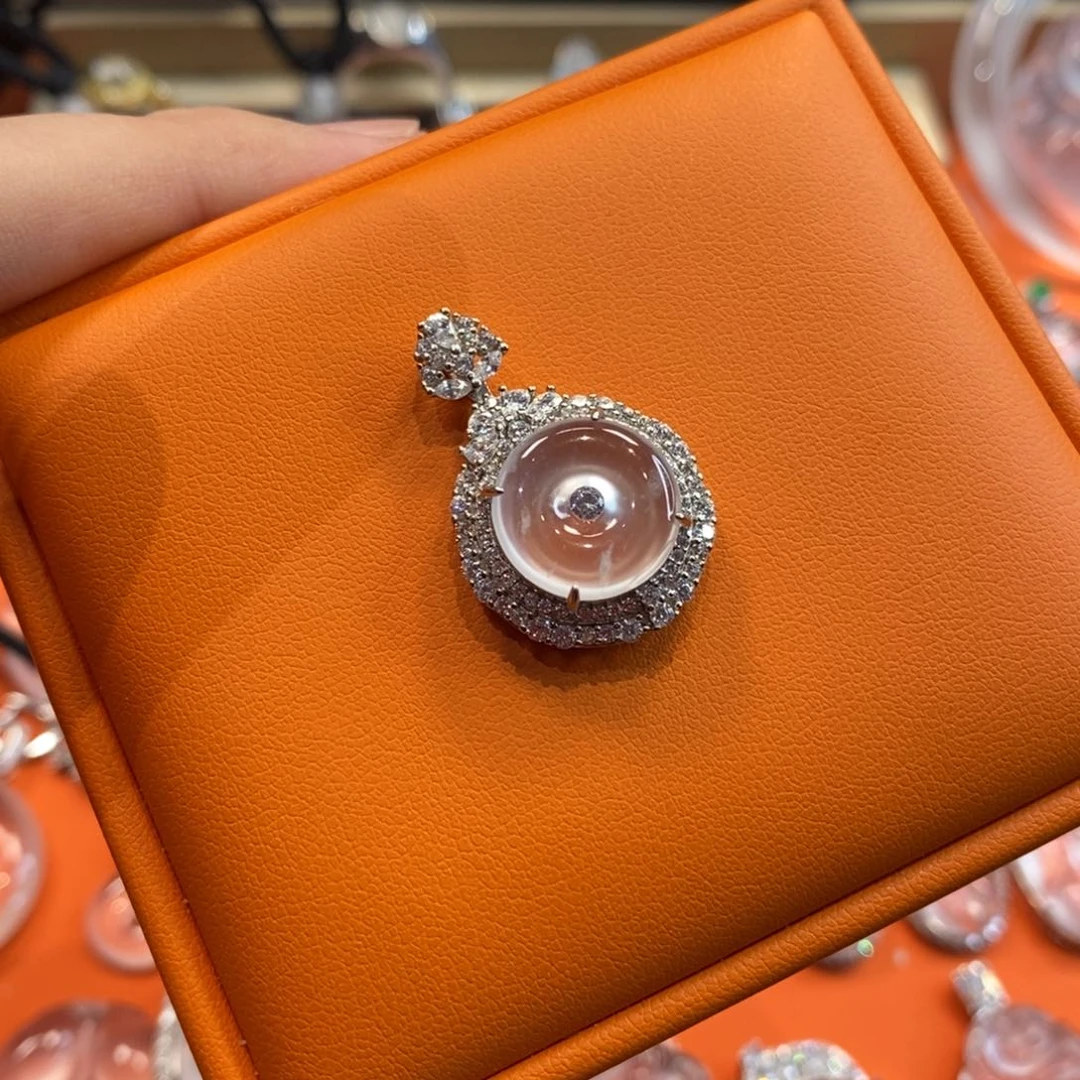 石英质玉吊坠未镶嵌