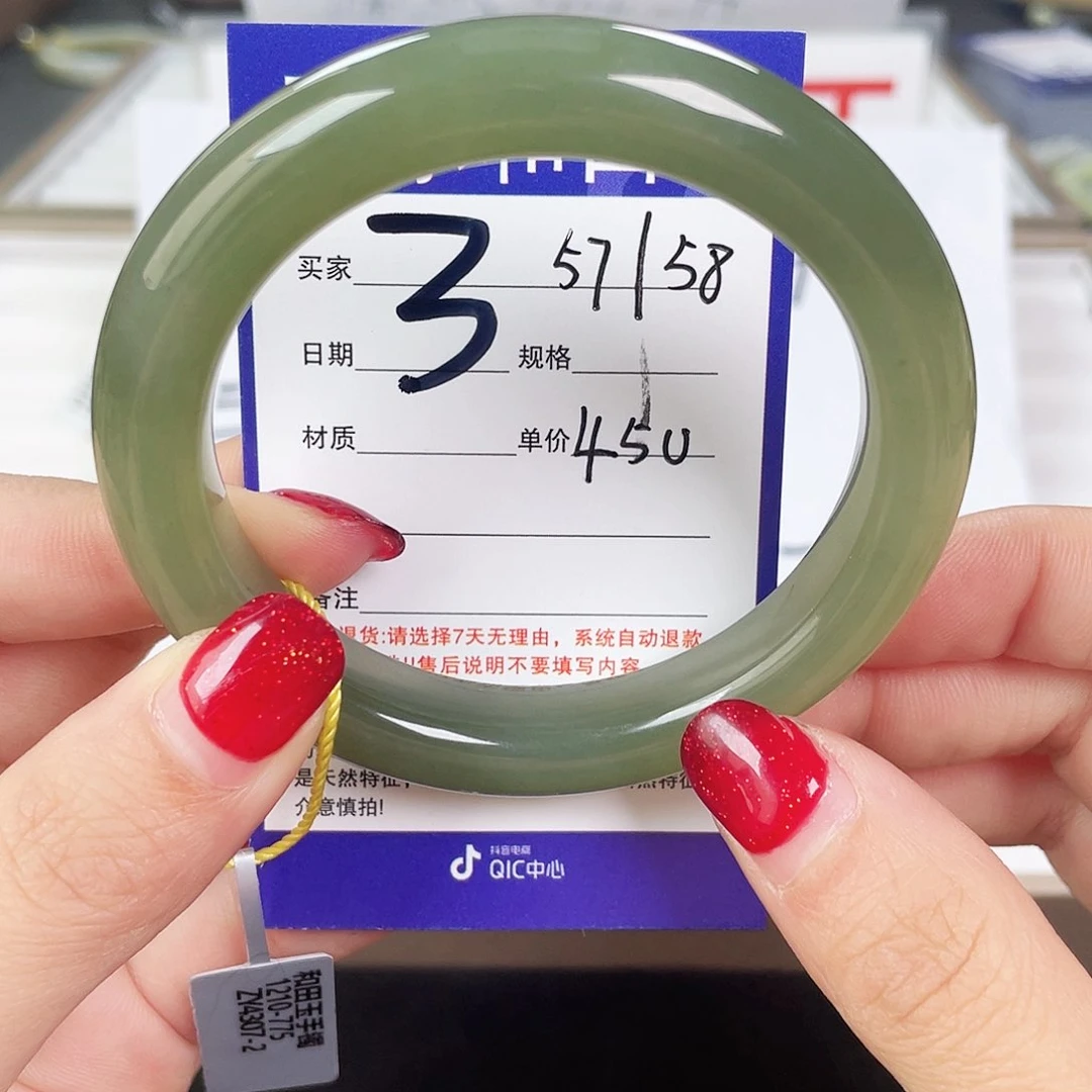 和田玉手镯未镶嵌