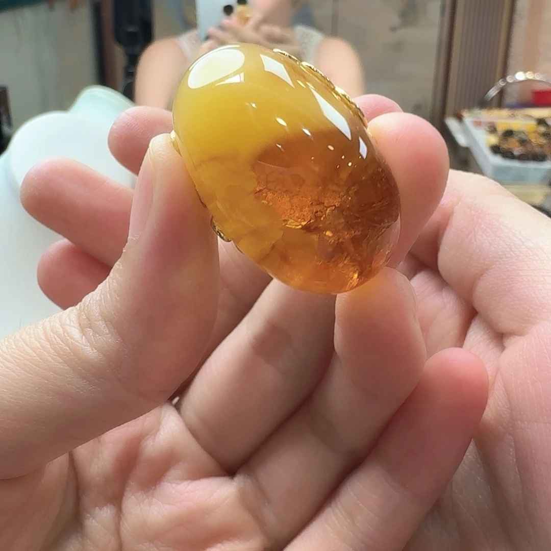 琥珀未镶嵌颈饰戒指