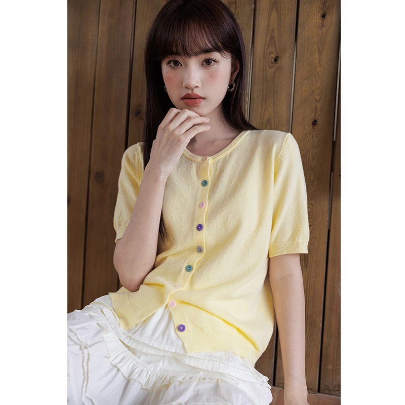 淡颜系浅黄彩虹扣软糯薄款短袖开衫宽松气质针织衫