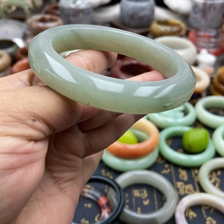 石英岩玉手镯未镶嵌