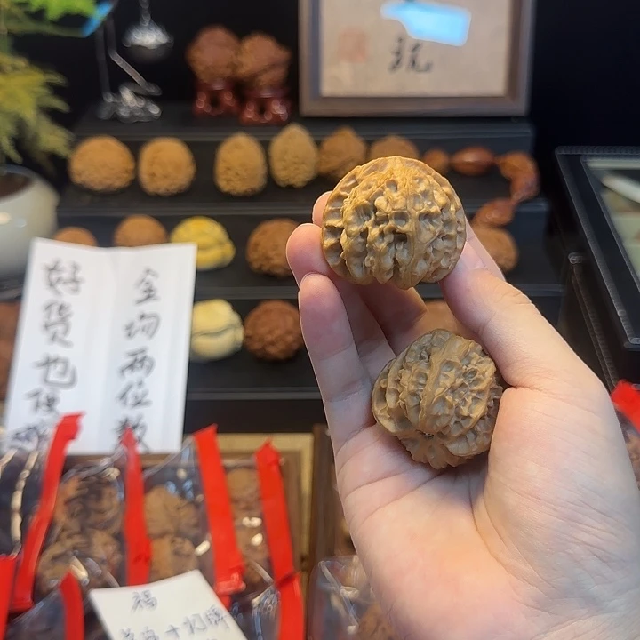 轻***羽文玩核桃把件苹果园