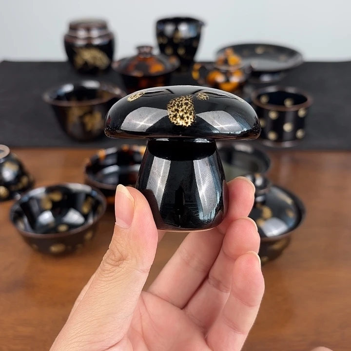 瓷点彩鹧鸪斑蘑菇盖置