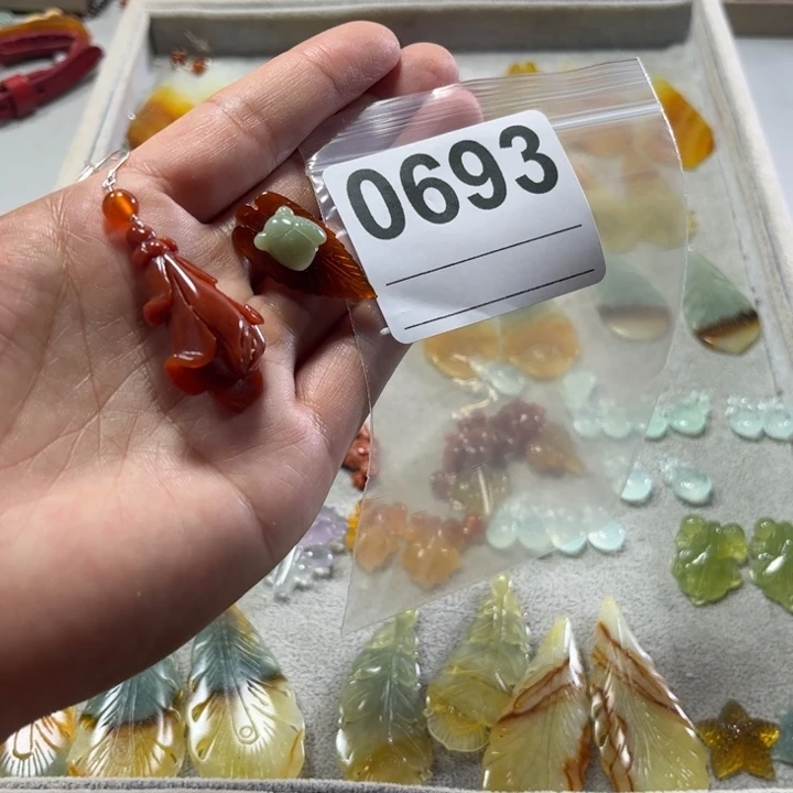 健***丽合金蛇纹石玉耳饰