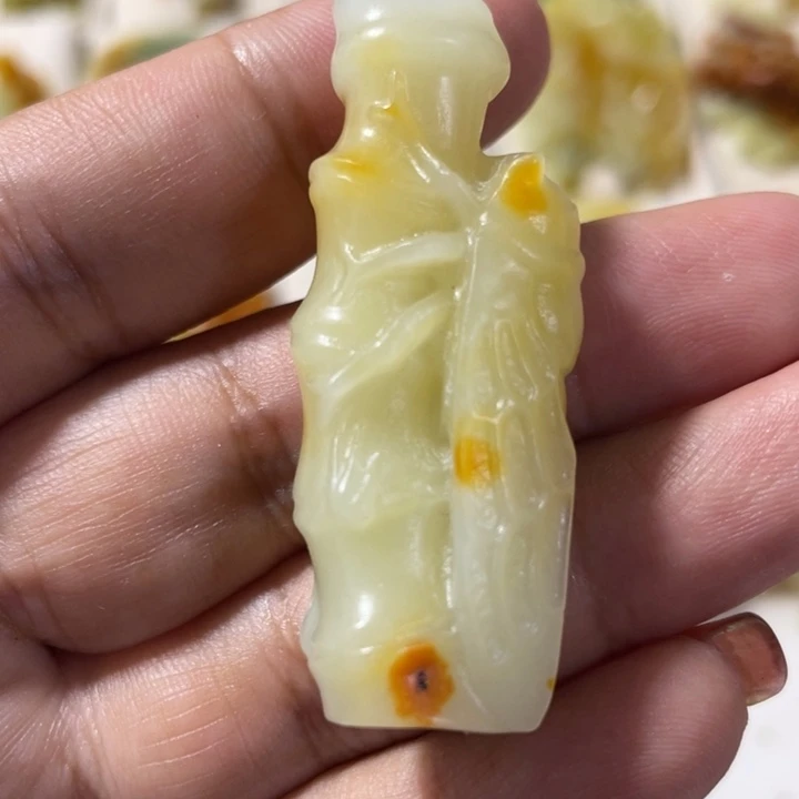 岫玉未镶嵌吊坠(赠链)