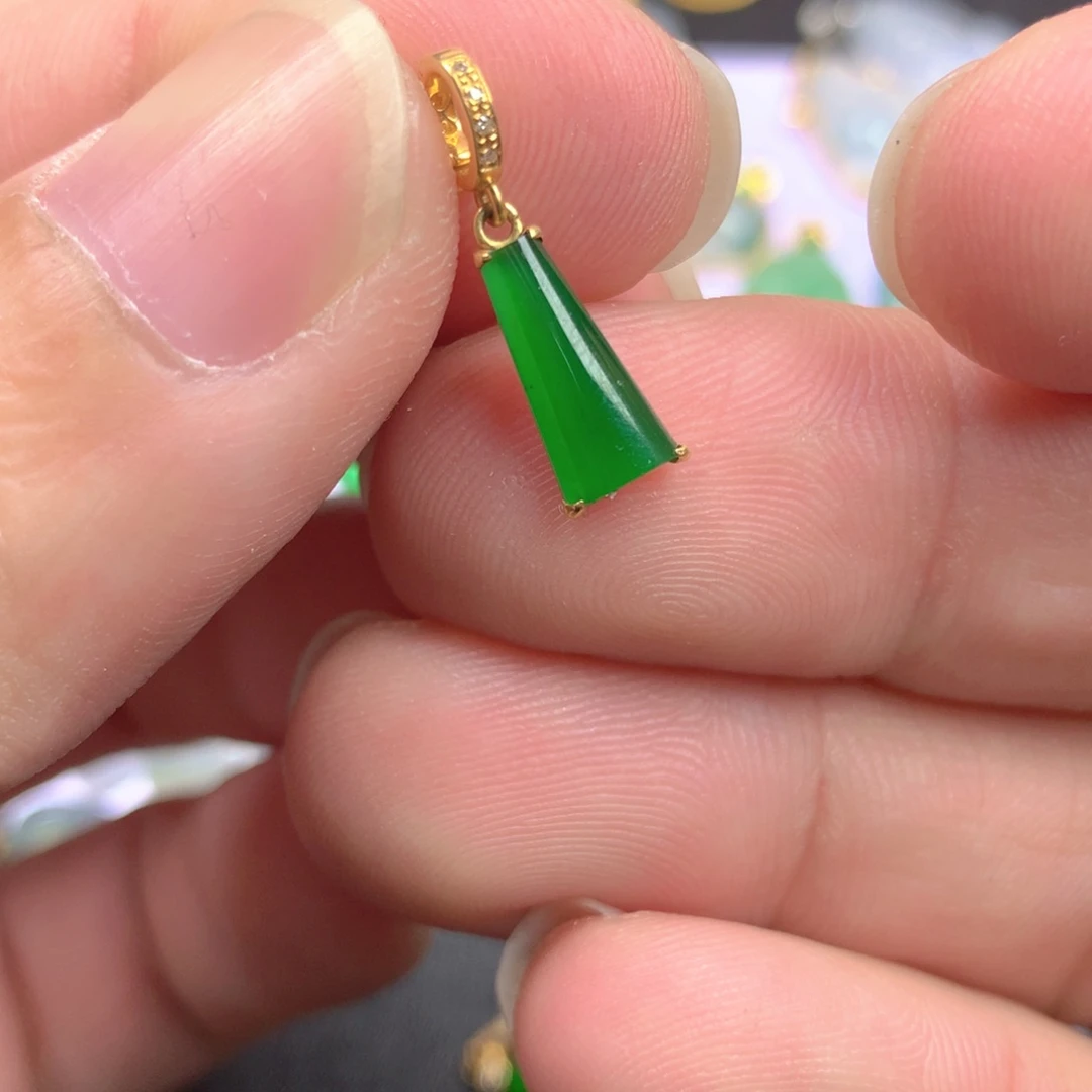 【闪购商品】颈饰18K金镶嵌翡翠翡翠