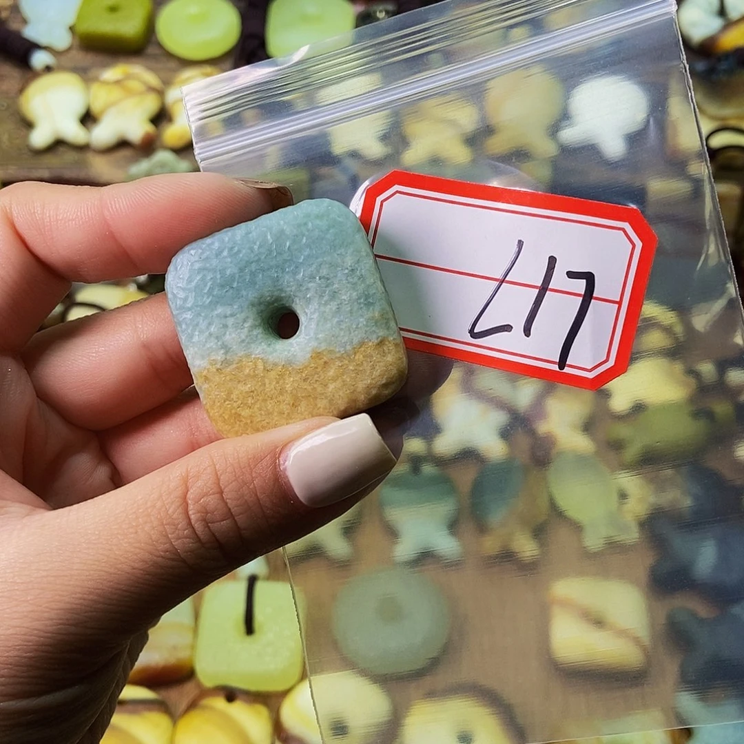 未镶嵌蛇纹石玉挂件一***乖