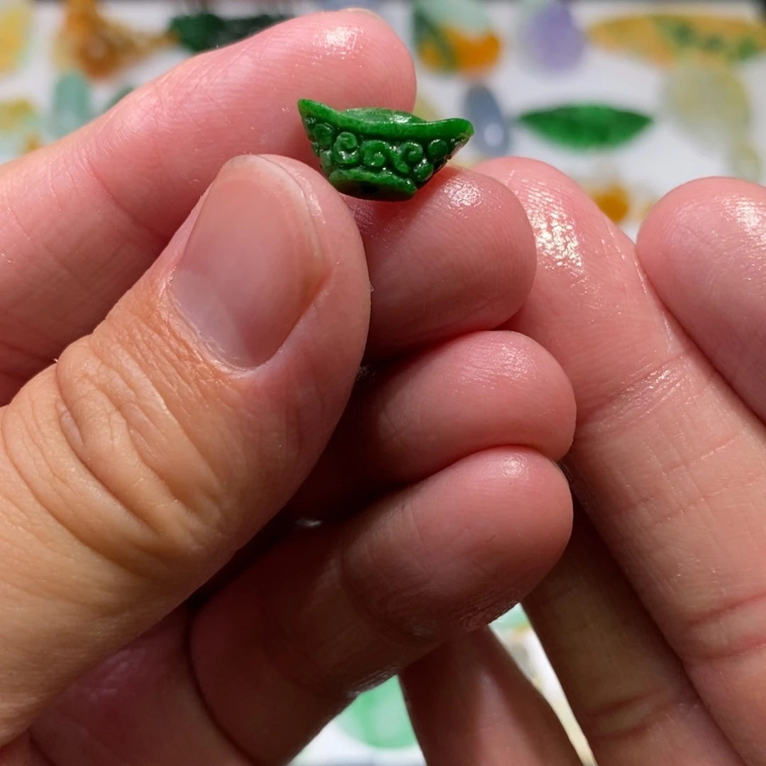 定制翡翠未镶嵌吊坠