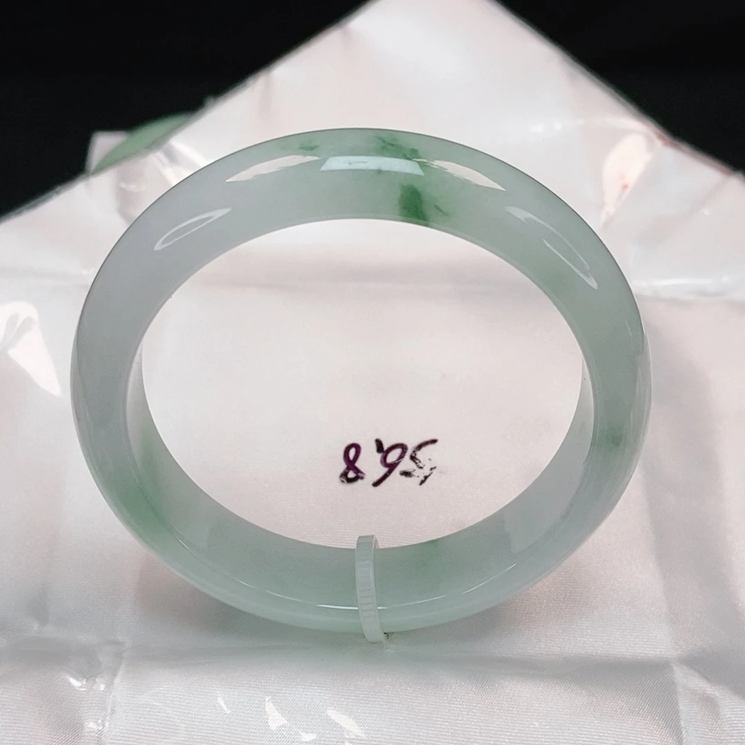 翡翠手镯未镶嵌小轮胎