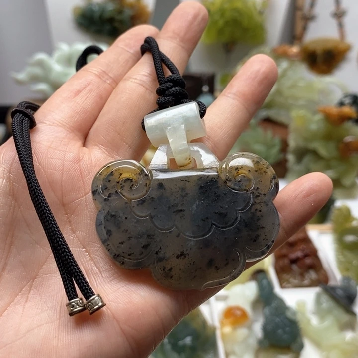 未镶嵌蛇纹石玉颈饰