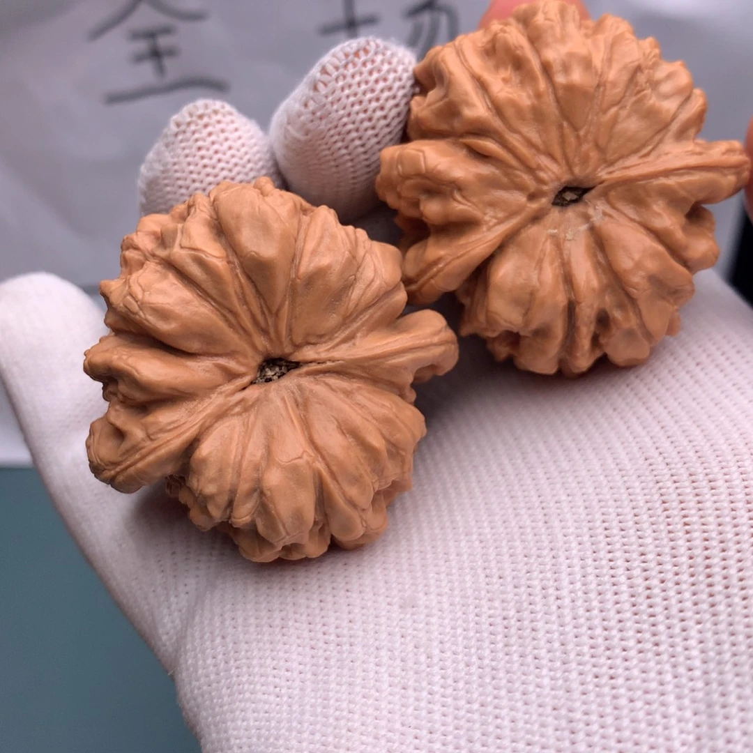 枫***文玩核桃吊坠龙顶53
