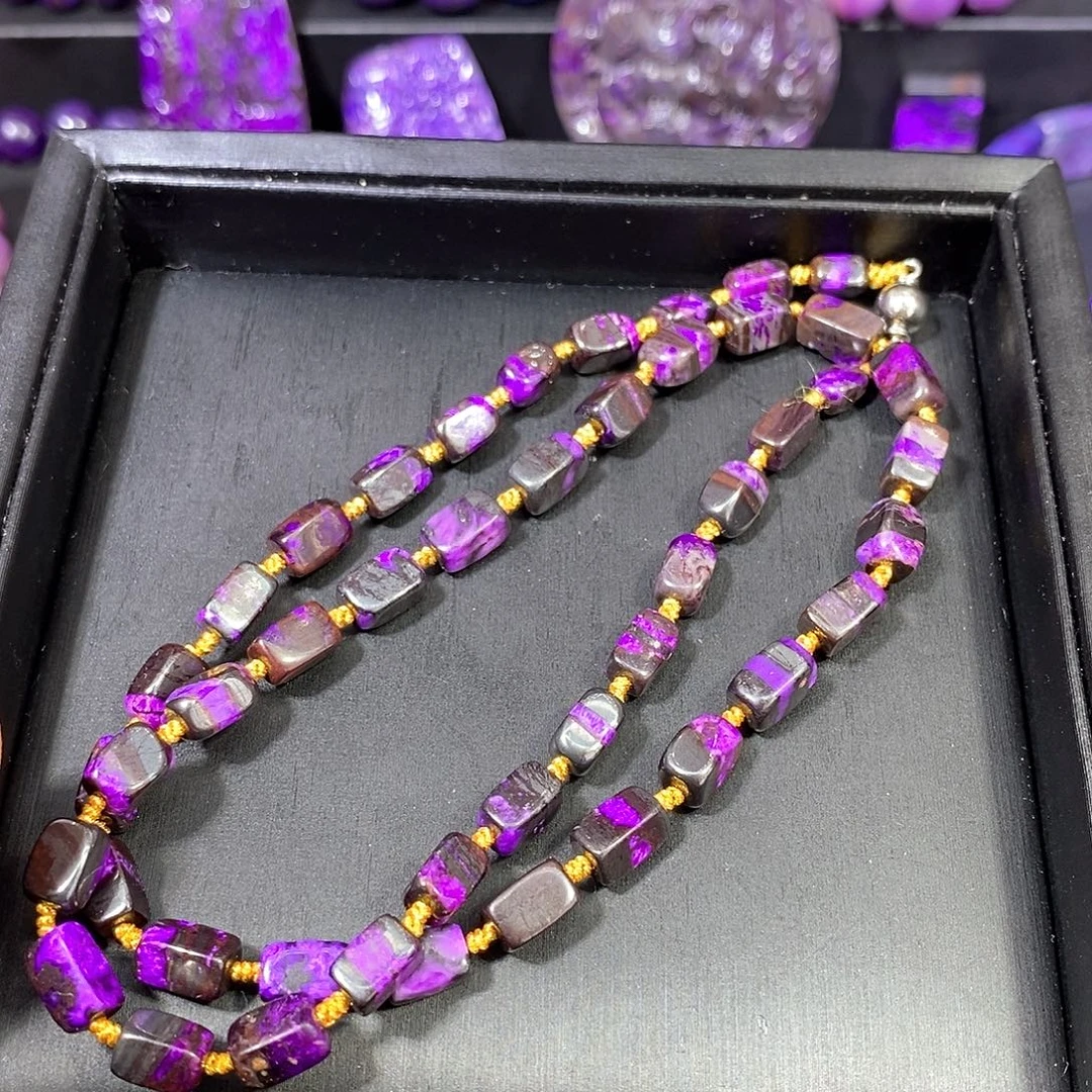 苏纪石（舒俱来）未镶嵌南非老矿舒俱来火焰纹红丝绒方糖项链