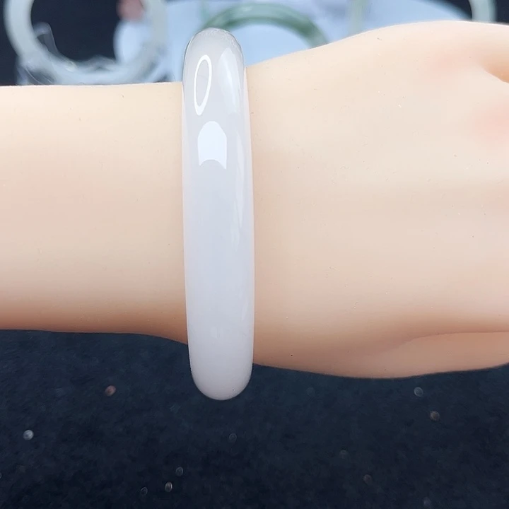 石英质玉未镶嵌手镯60，61圈口3