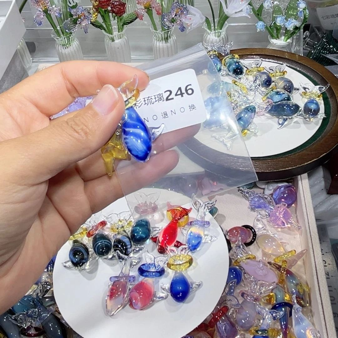 困***）玻璃颈饰246鲸鱼一个