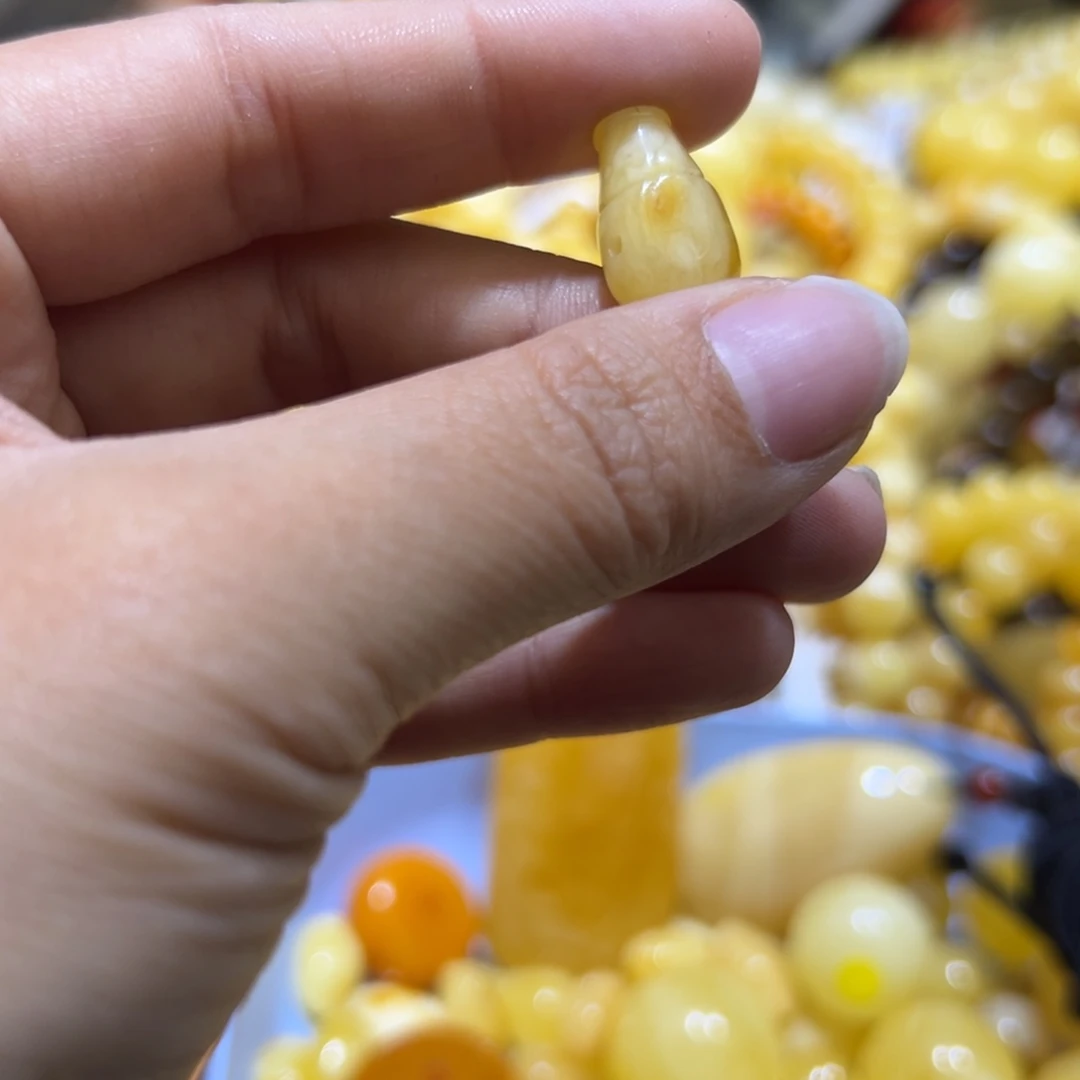 琥珀珠宝奇石未镶嵌