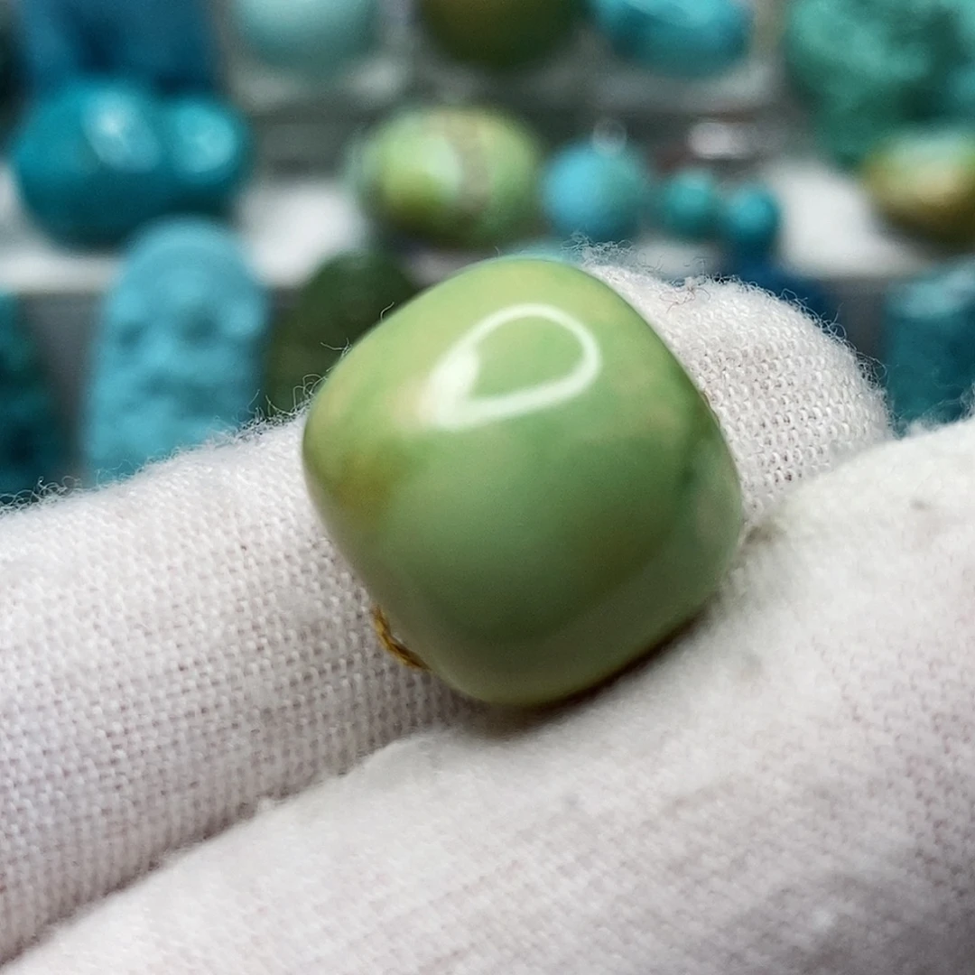 ****.绿松石未镶嵌天然原矿 带武汉地大证书