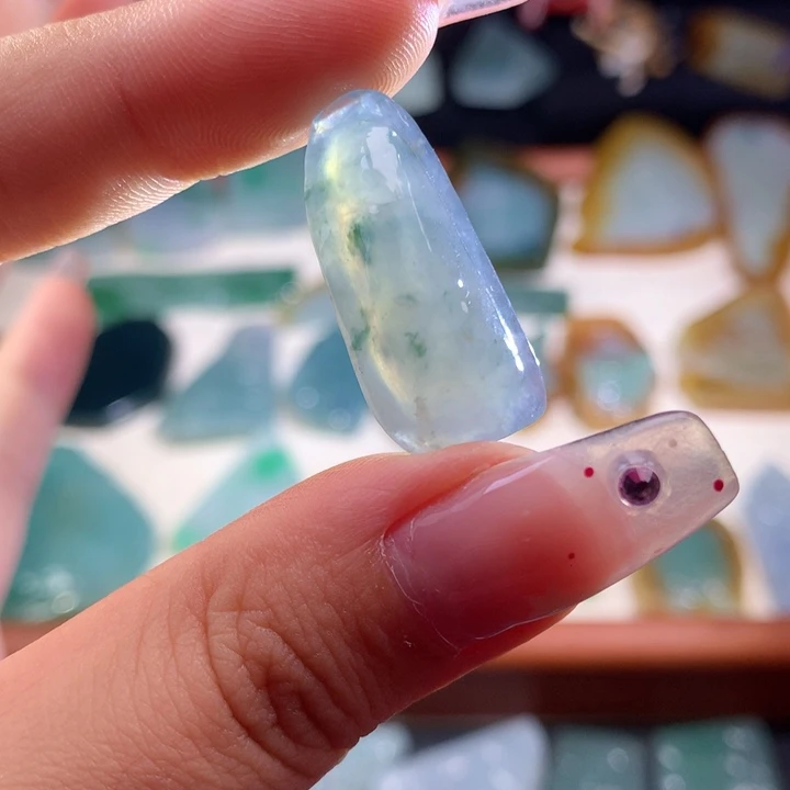 颈饰未镶嵌翡翠好