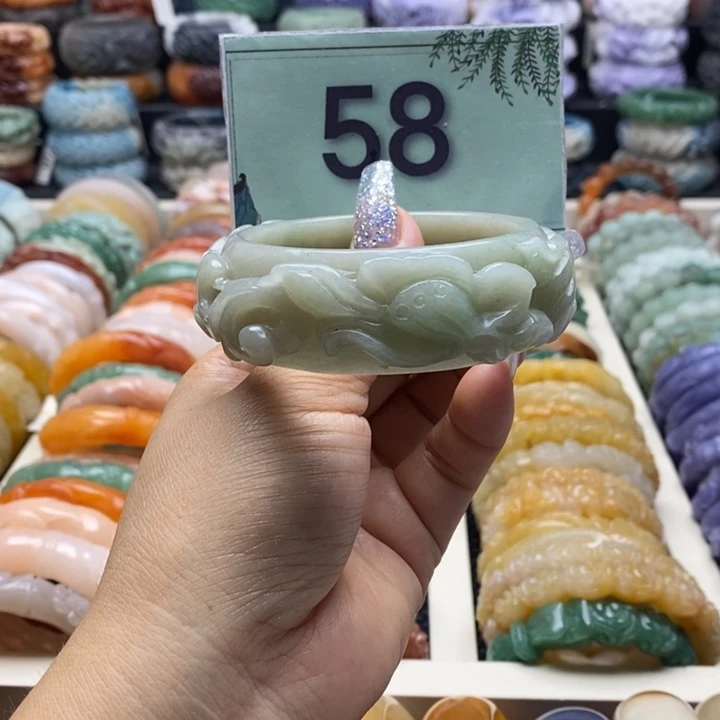 未镶嵌手镯石英岩玉
