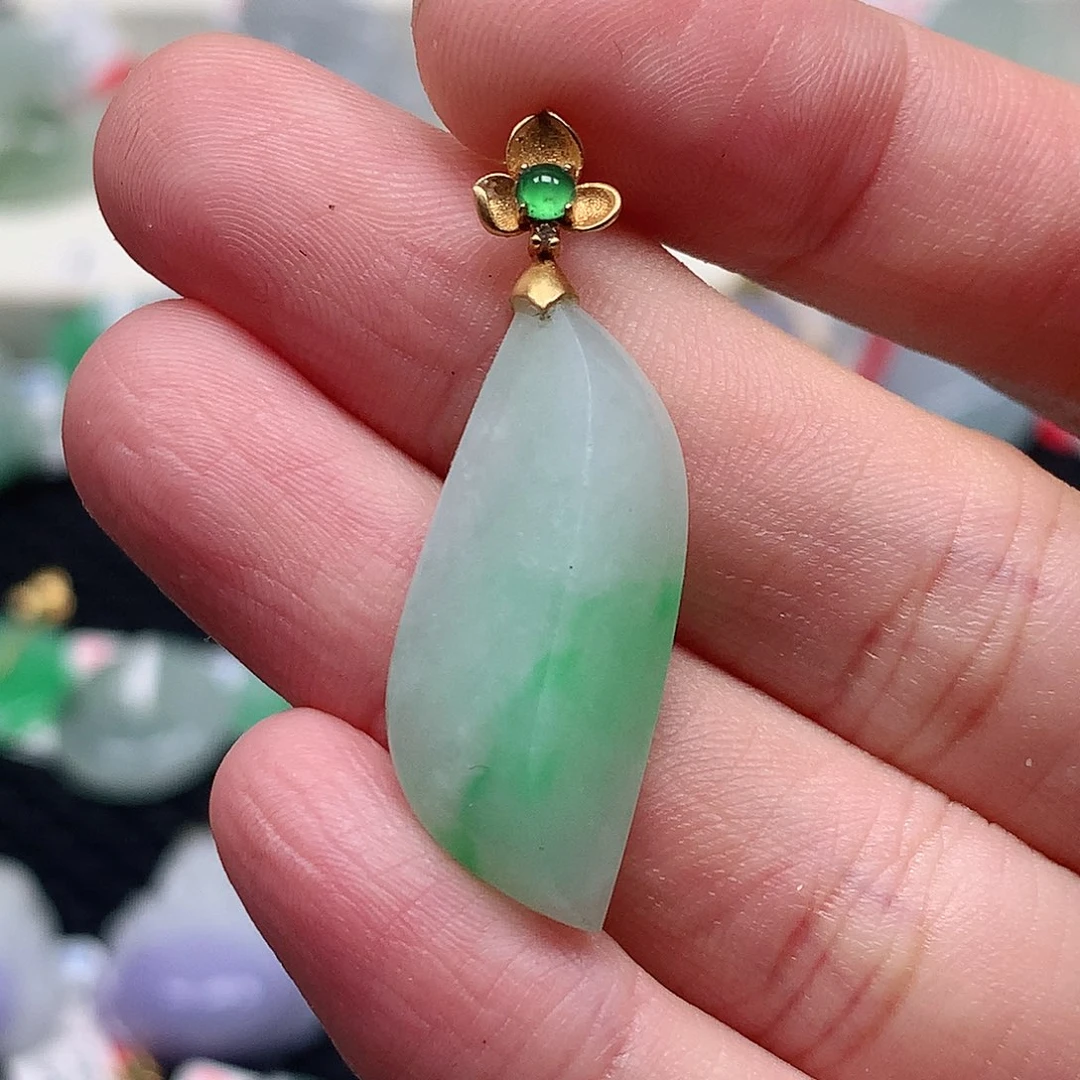 颈饰18K金镶嵌翡翠翡翠吊坠